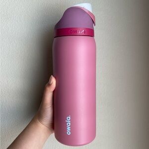 Pink Owala 32 oz bottle